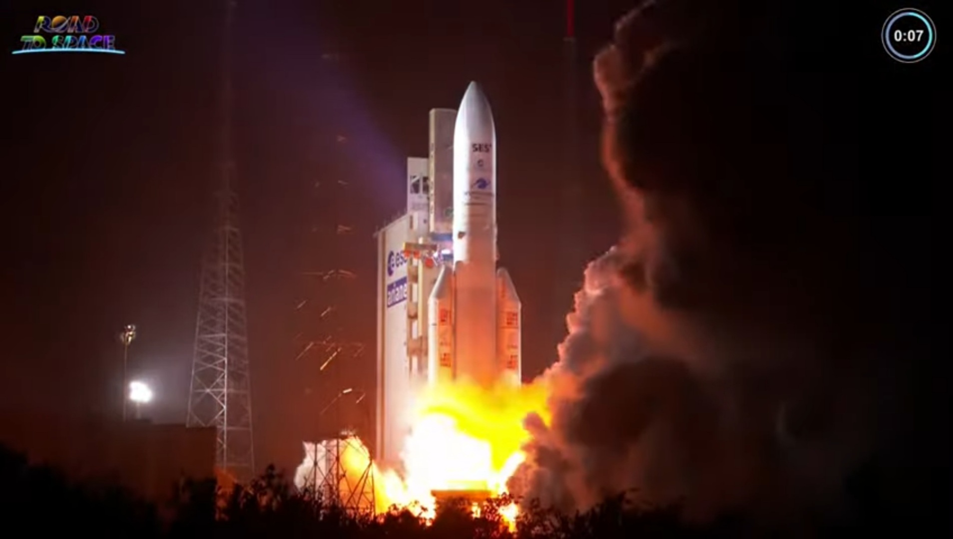 Décollage d'une fusée Ariane avec 4 satellites à son bord 