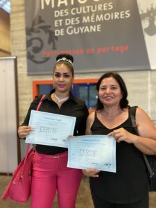 Michèle et Nelly avec leur certificat Clé A à l'occasion des journées nationales contre l'illettrisme | © Mo News